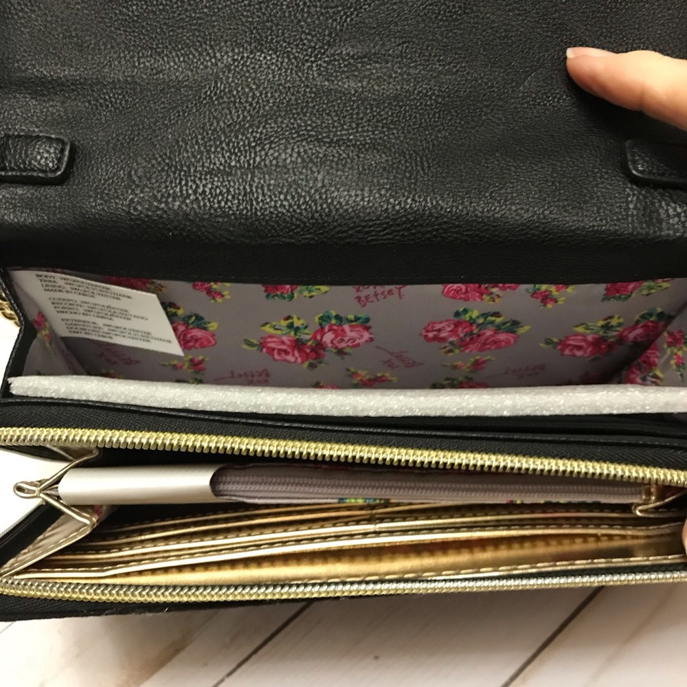 🌺 Betsey Johnson xoxo Crossbody Handbag - Picture 5 of 6